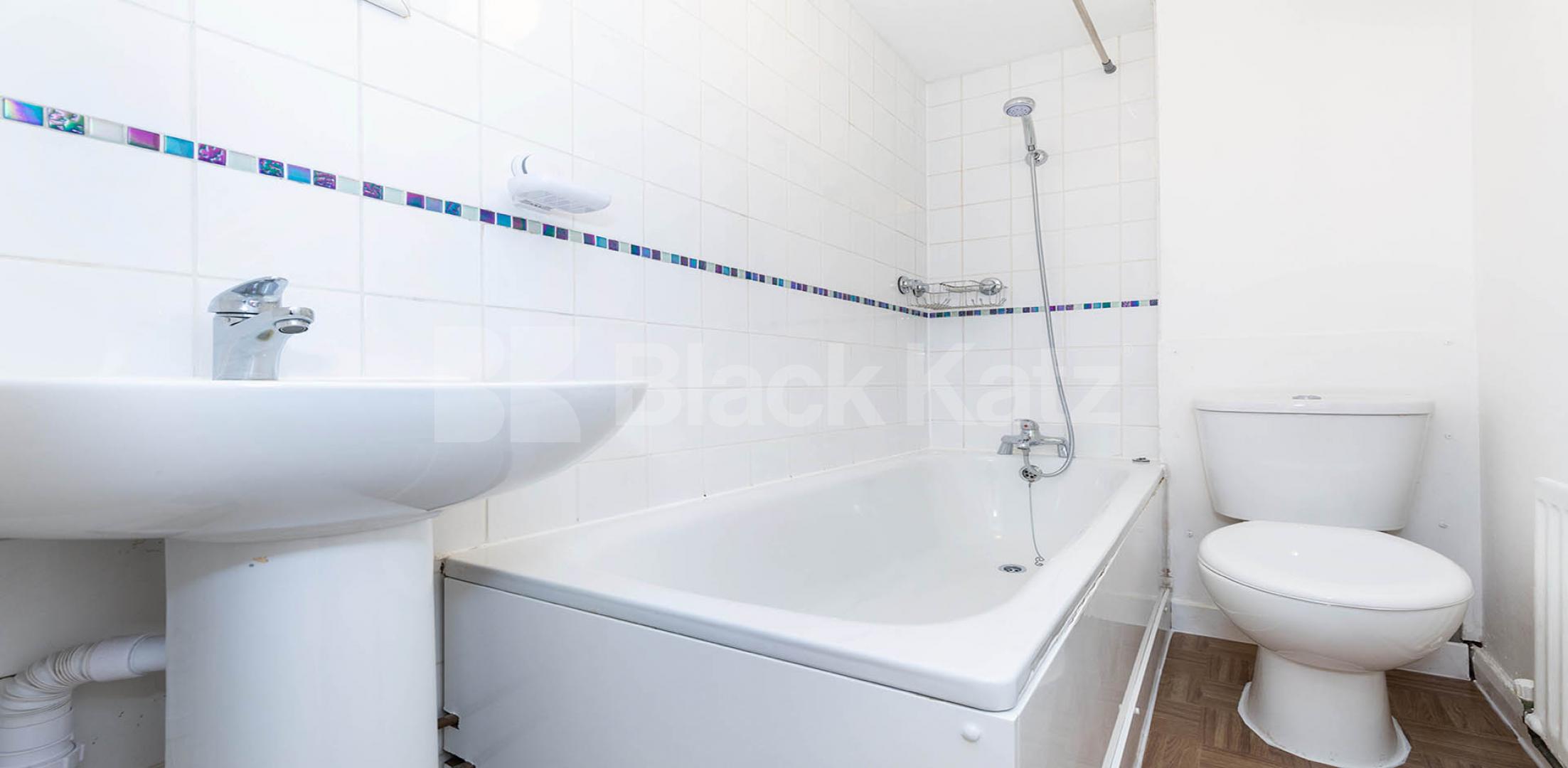 Super one bed garden flat set on a premier road in Kentish Town mins to tube.  Patshull Road, Kentish Town